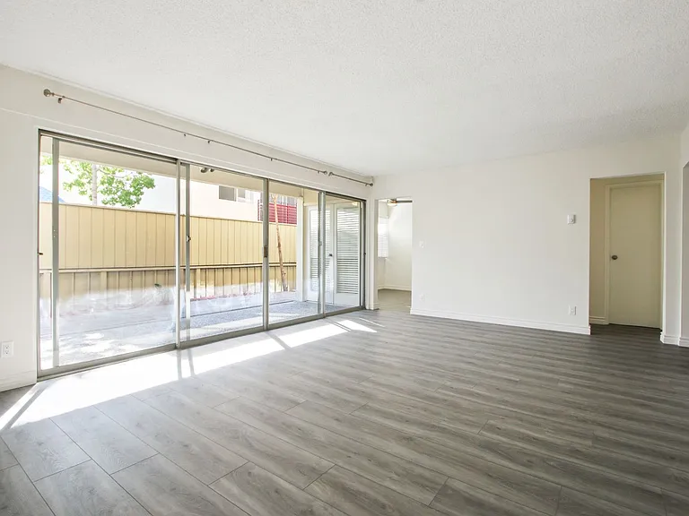 1002 12th St in Santa Monica - North of Wilshire Blvd! — Photo 8