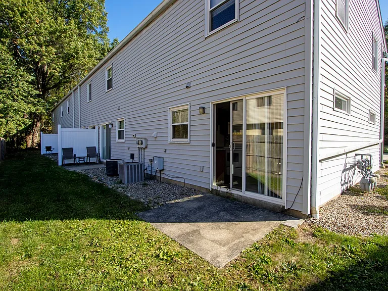 240 Collier Dr #10 — Photo 14