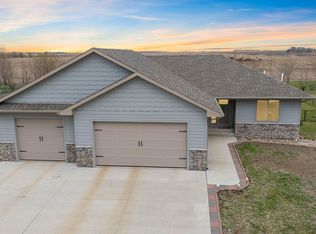 26164 Reed Ct, Canistota, SD 57012