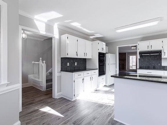 3rd image of 7407 Newmans Ln #16