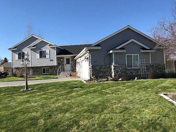 4th image of 2546 Genevieve Way