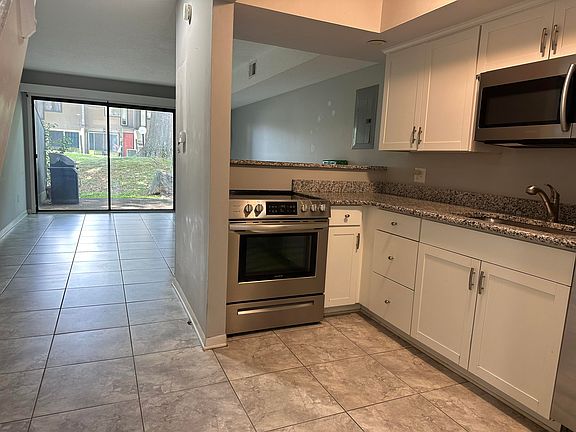 5th image of 115 Beechnut St APT B3