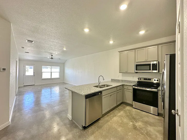 905 Cherry Laurel Ln — Photo 14