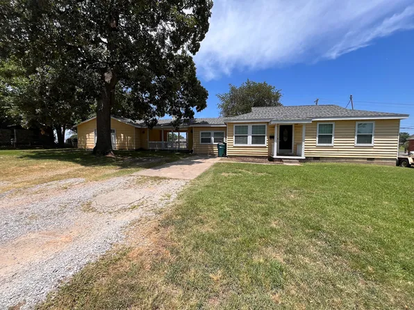 1225 Circle Dr, Sapulpa, OK 74066