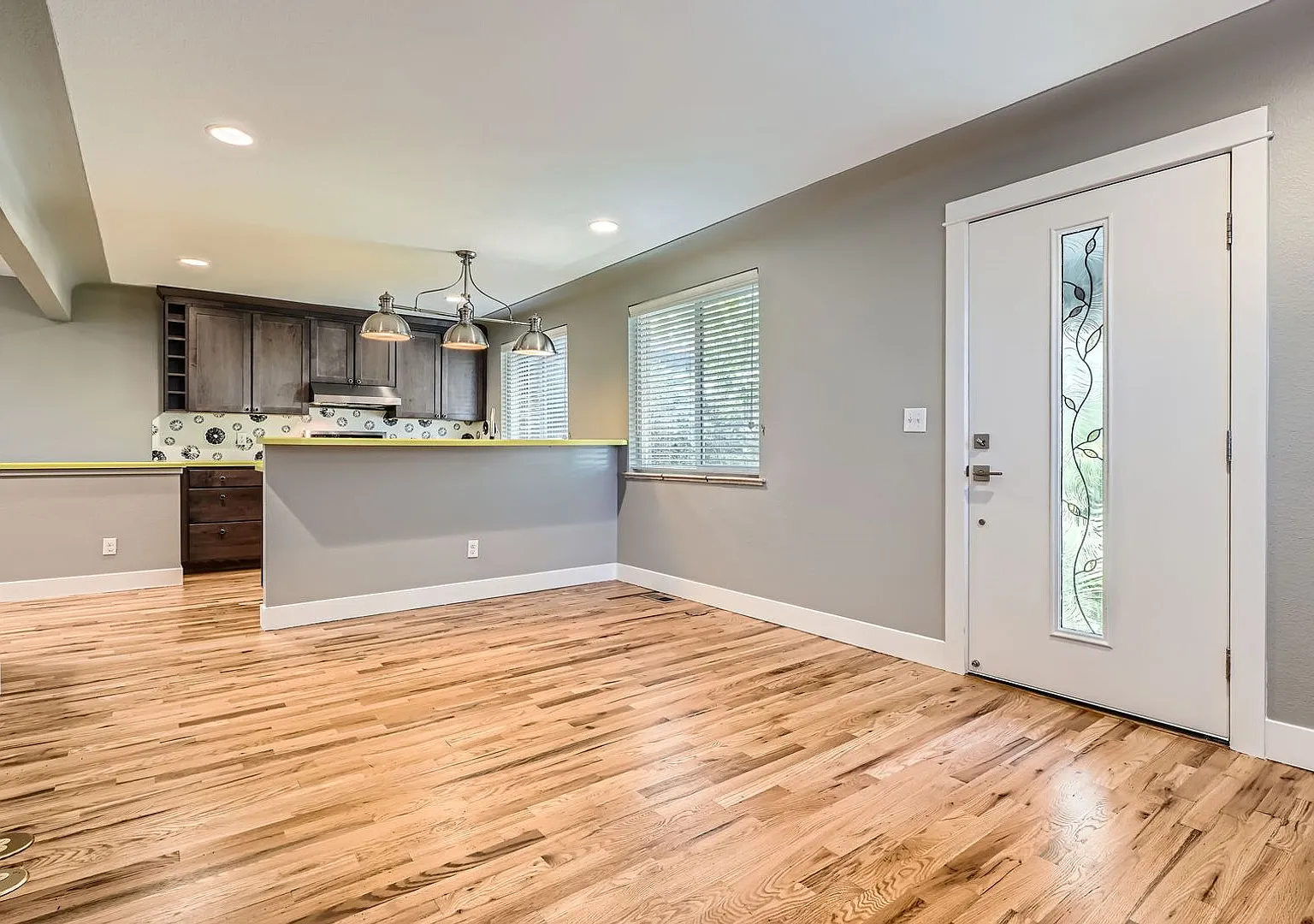 4 Bed, 2 Bath Duplex Bright, Stylish, Move-In Ready and Free to Apply! — Photo 3