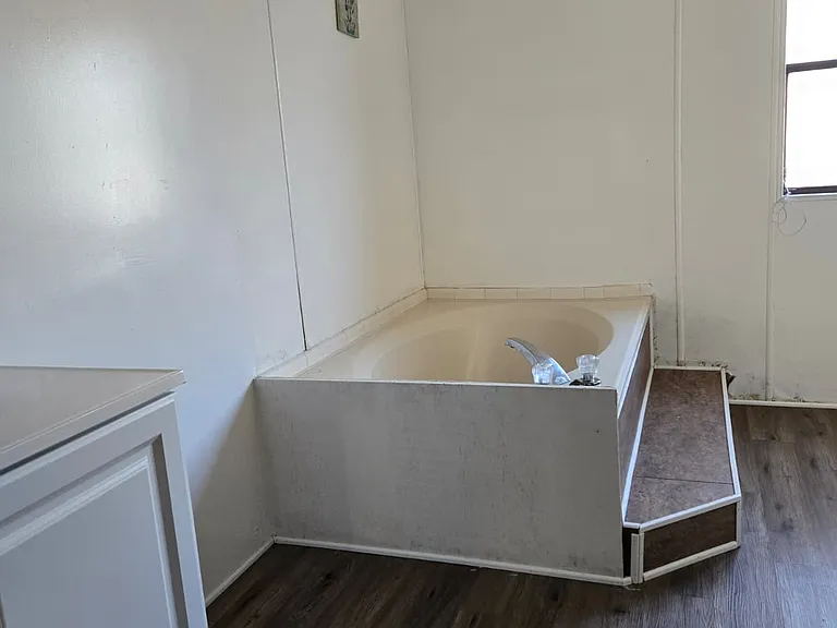 580 Anna Ave — Photo 9