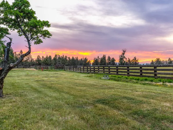 4743 NW Maple Ave, Redmond, OR 97756