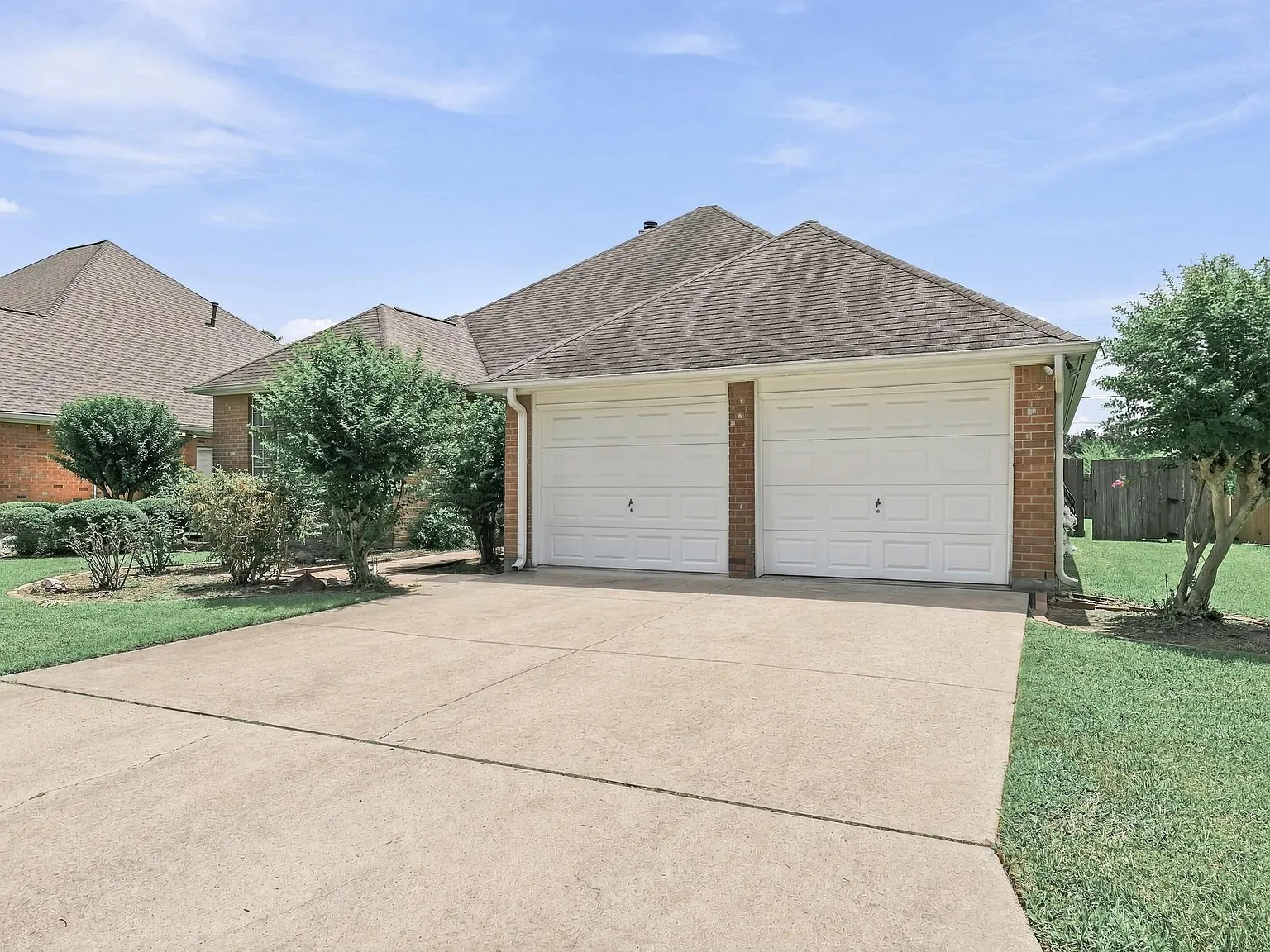 4 bed, 2.0 bath, 2350 sqft, $2,950 — Photo 3