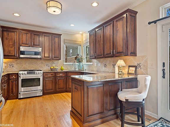 5th image of 348 Camargo Ct