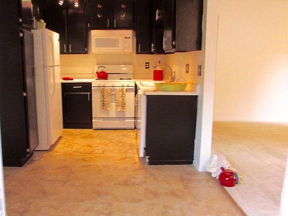 2nd image of 130 West St APT 1