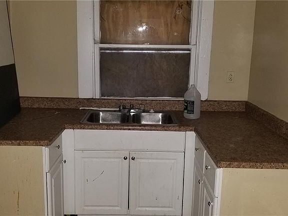 5th image of 50 Glenwood Ave