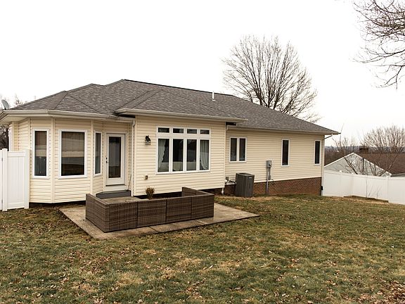 4th image of 215 Harbel Dr