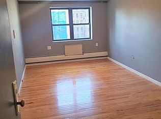 2814 31st St, Astoria, NY 11102