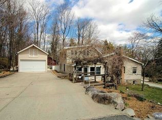 249 Acabonack Rd, Highland Lakes, NJ 07422