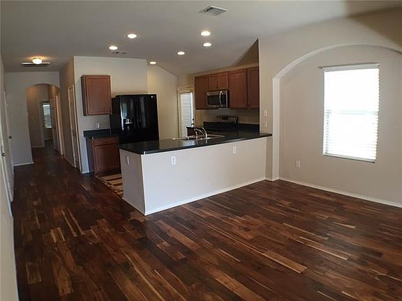 4th image of 936 Bentwood Trl