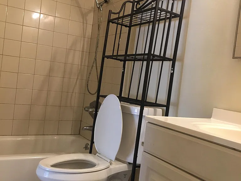 406 Tyler Way #C — Photo 9