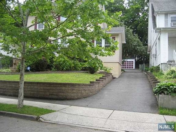 4th image of 654 Lincoln Ave