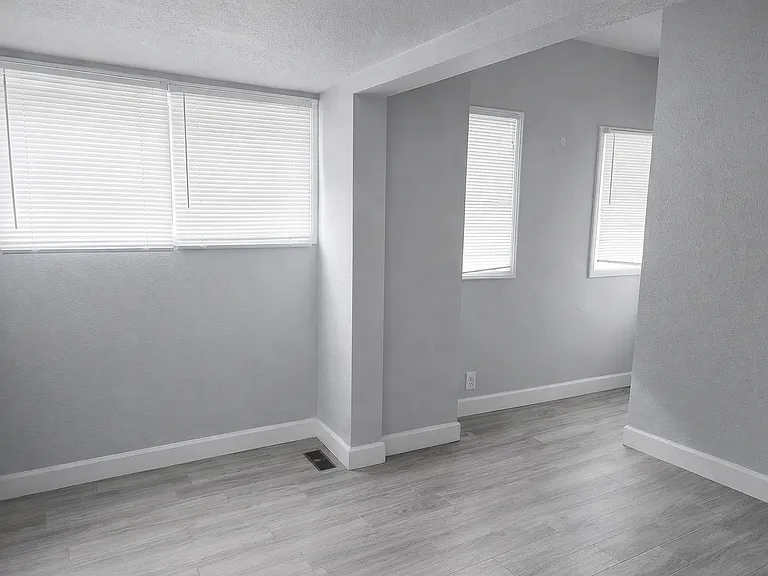 2707 N College Ave — Photo 7