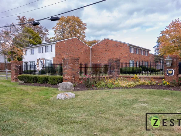 415 Fox Hills Dr N, Bloomfield Hills, MI