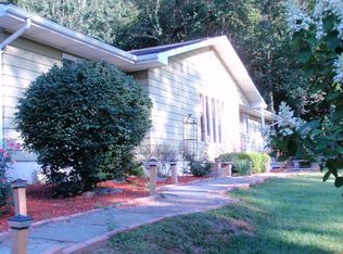 14 Blossom Hill Rd, Pleasant Valley, NY 12569