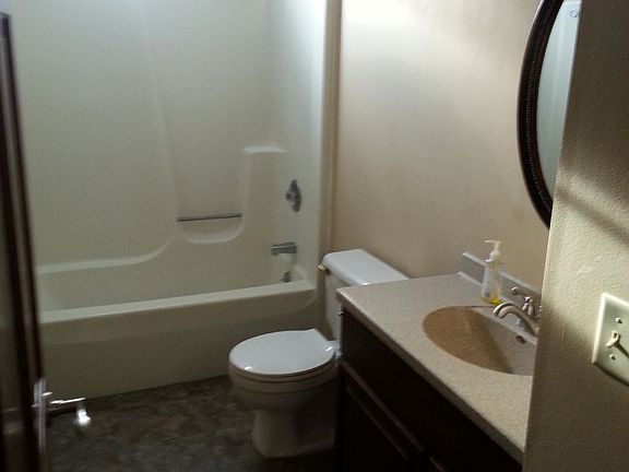 4th image of 383 Clinton Ct #2
