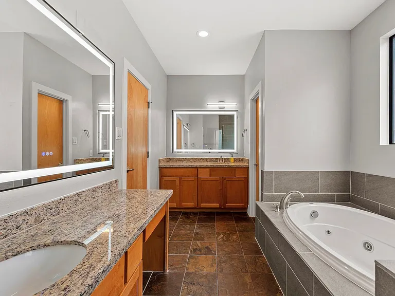 1410 Knox St — Photo 30
