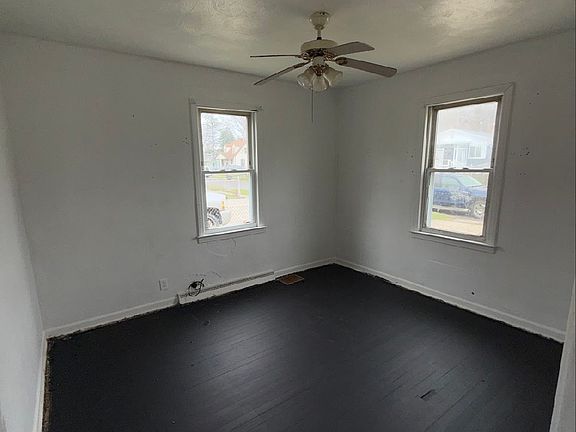 4th image of 246 E York Ave