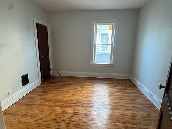 4th image of 15 Scott St Floor 2