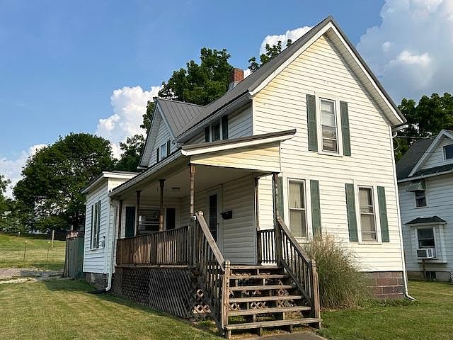 1st image of 916 Oak St