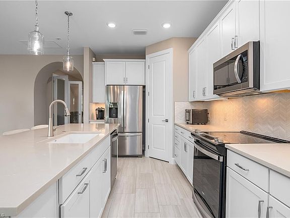 4th image of 19601 Utopia LN