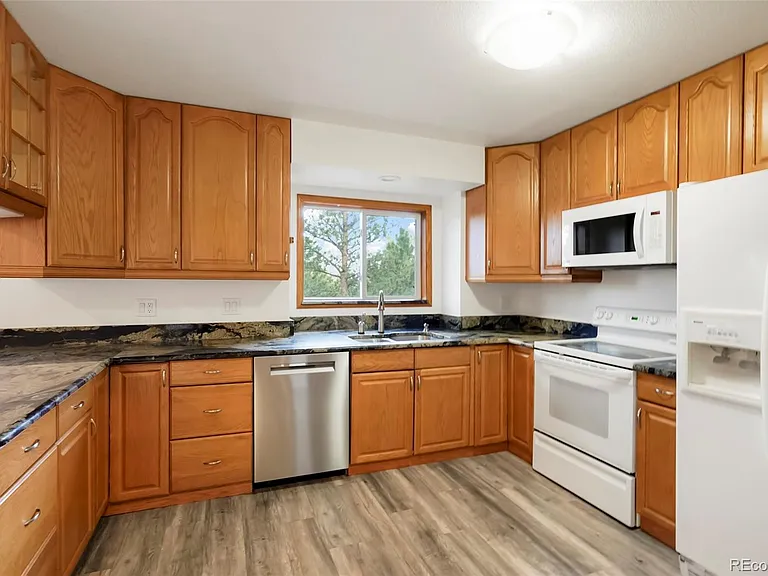 687 Crescent Lake Rd — Photo 9