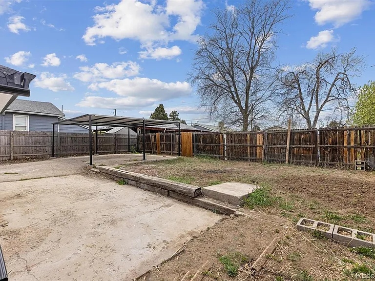 1285 S Irving St — Photo 20