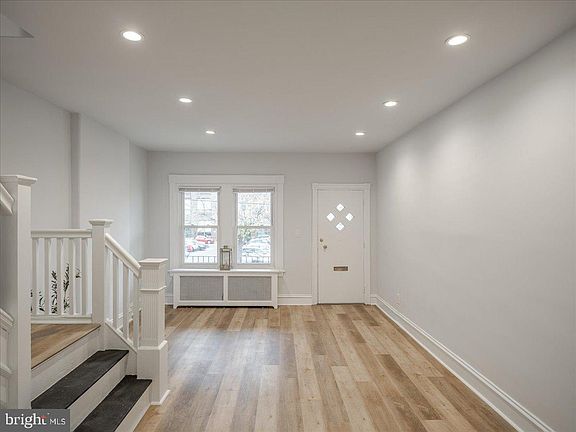 4th image of 144 Leverington Ave