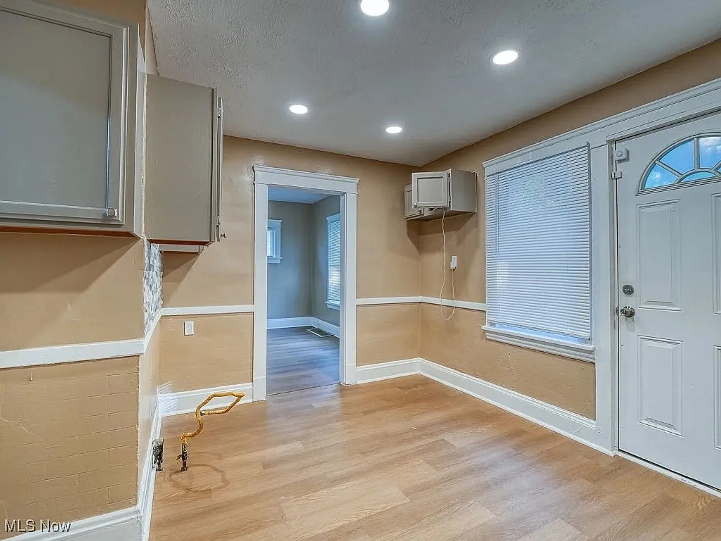 3 Bedroom 1 Bathroom House in Cleveland — Photo 2