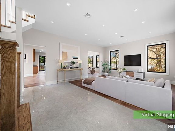 4th image of 475 Morse Ave