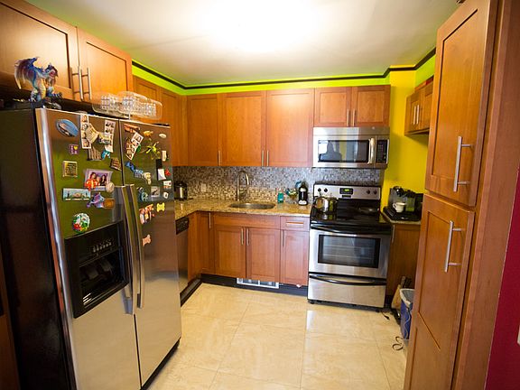 4th image of 3047 Brighton 6 St #2A