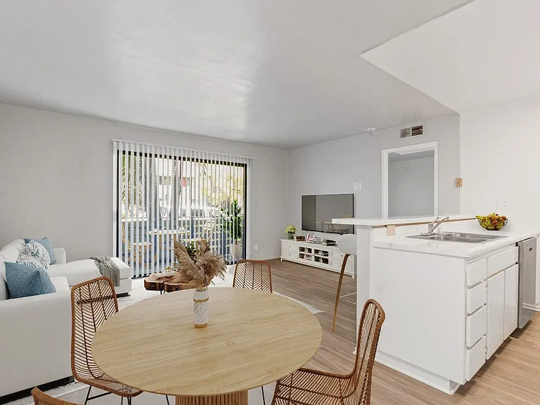 Parkwood Apartments — Photo 5