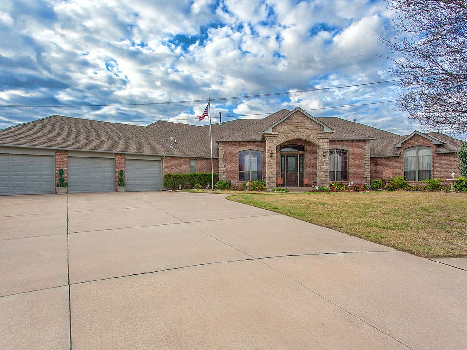 1st image of 16500 Bradbury Cir