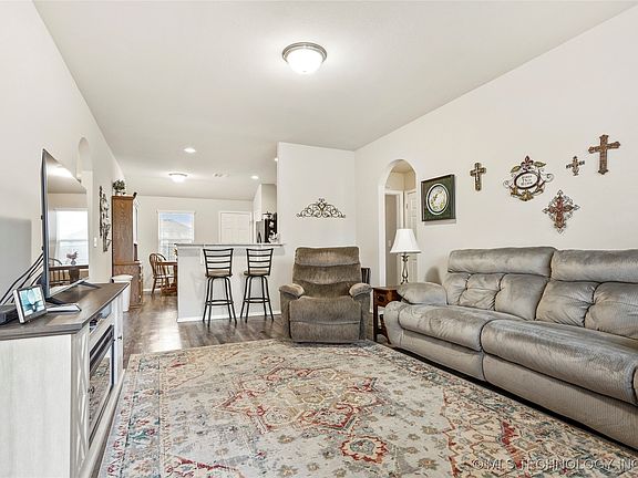 3rd image of 1541 S 30th Ct
