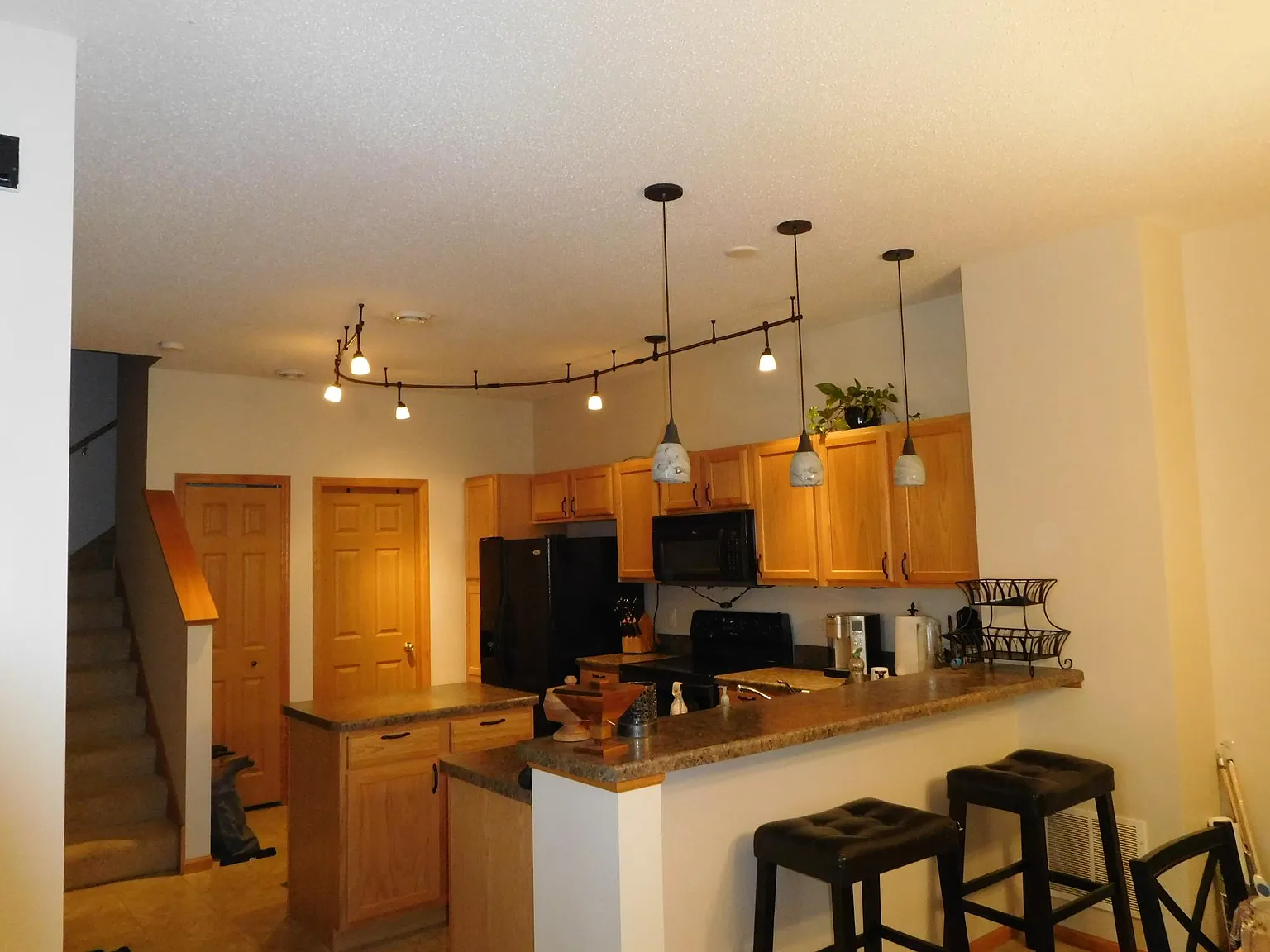 2 bed, 1.5 bath, 1528 sqft, $1,800 — Photo 4