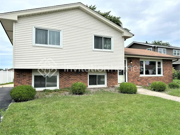 8840 Hickory Dr, Orland Hills, IL 60487