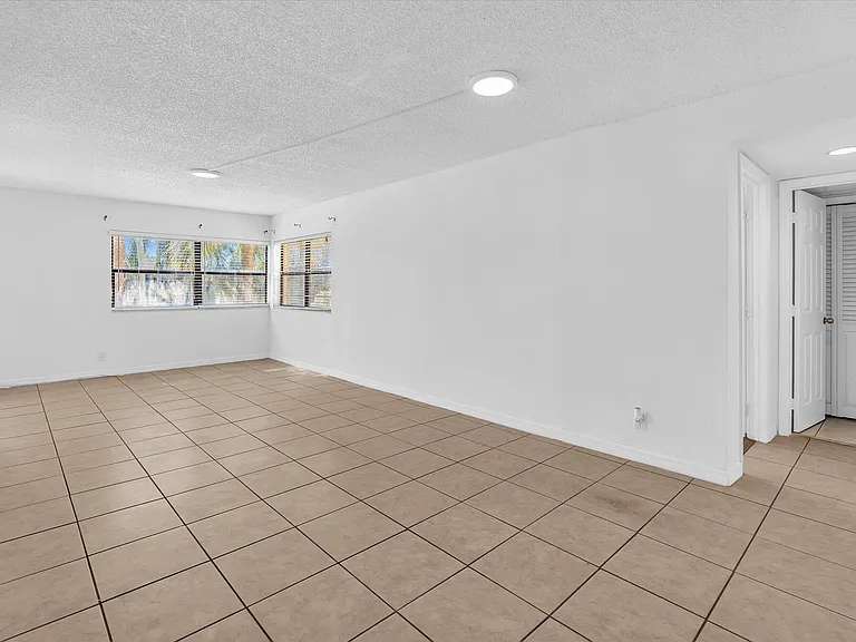 220 Lakeview Dr #210 — Photo 13