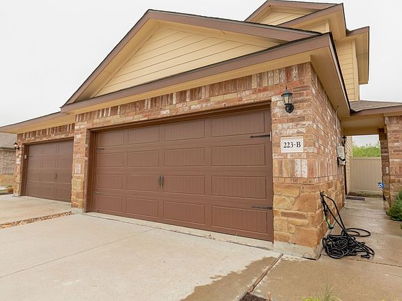 2nd image of 223 Joanne Loop Unit B