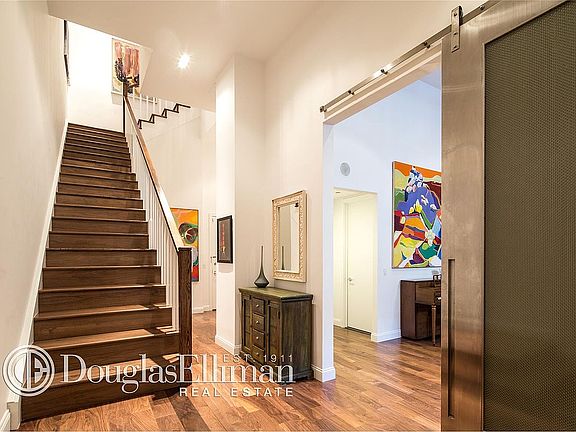 4th image of 1 Morton Sq #Townhouse 4