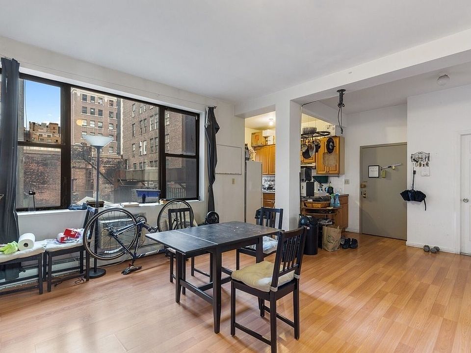 1st image of 113 E 18th St #4