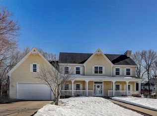 3420 S Highpointe Dr, New Berlin, WI 53151