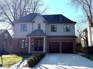 864 Chestnut St, Birmingham, MI 48009