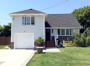 2822 Riverside Ave, Merrick, NY 11566