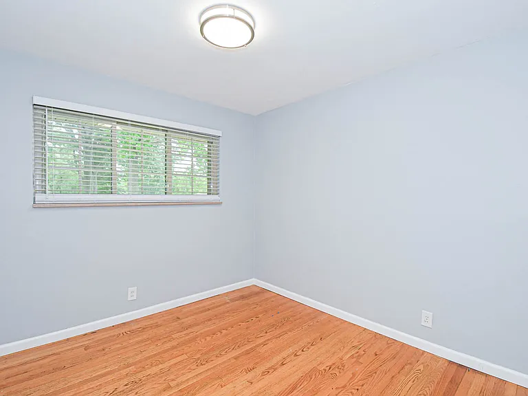 819 Renee Ln — Photo 19