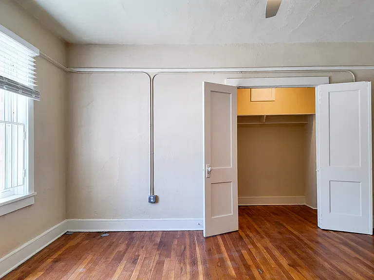 910 N. Oregon — Photo 19